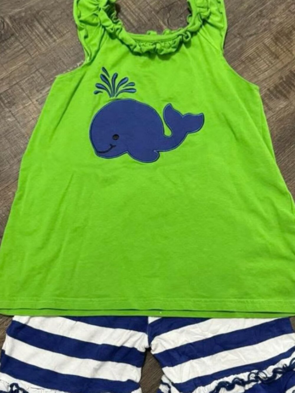 The Smocking Bug size 8 whale applique short set